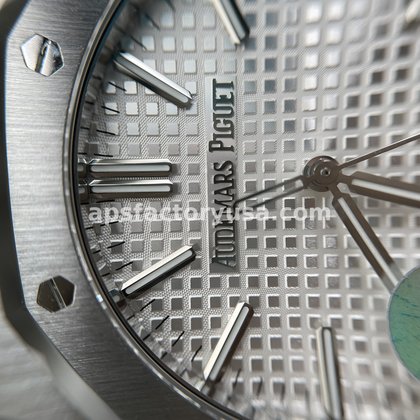 QC photograph 3 of 8 - 15510ST Silver Dial