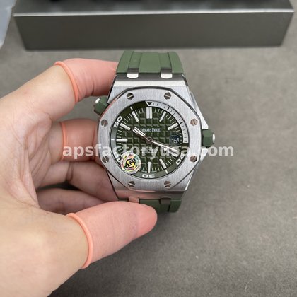 QC photographs, Royal Oak Offshore Diver 15720ST, khaki green dial, 6 frames